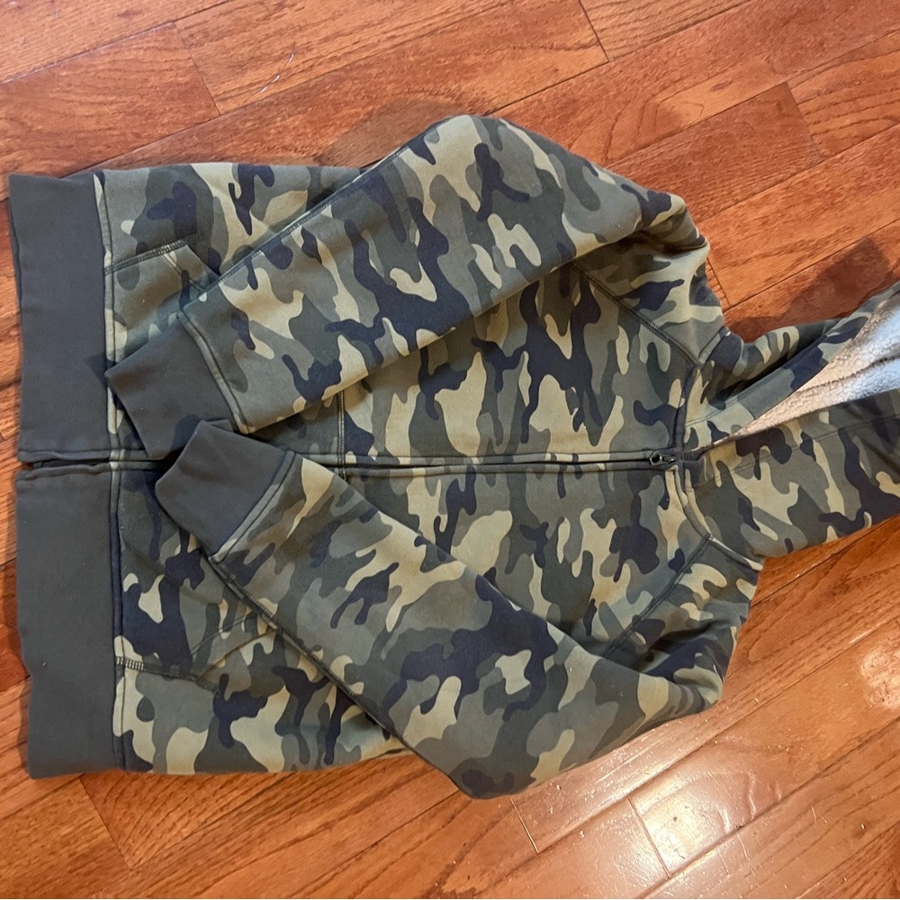 Gap boys hoodie. Warm and stylish